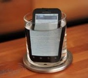 Proteggi il cellulare dall'acqua con una custodia impermeabile
