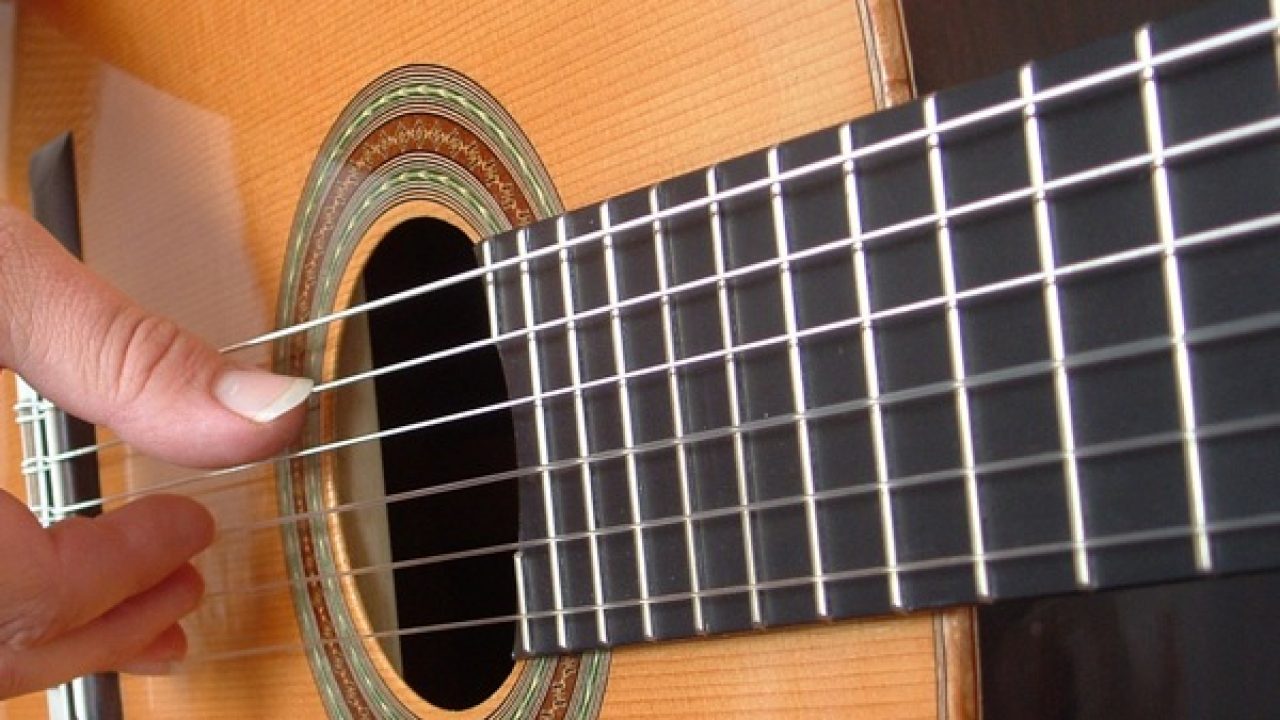 SCARICARE PROGRAMMA ACCORDARE CHITARRA