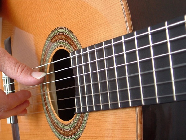 Accordare la chitarra: i migliori tool e cose da sapere per accordature al top